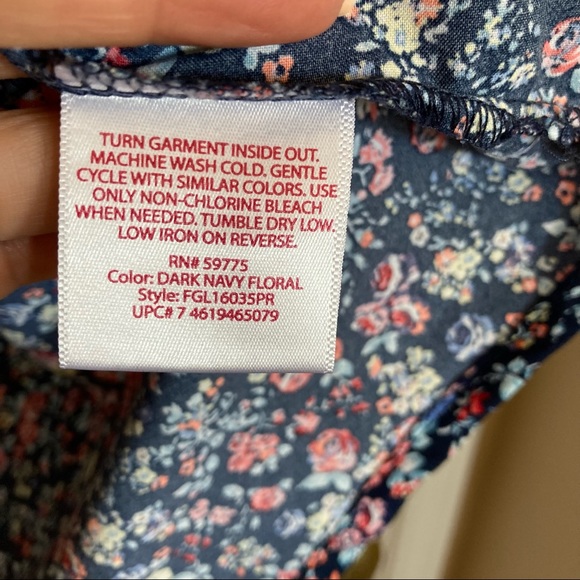 Faded Glory women’s sleeveless blouse. Size Medium (8-10) - Picture 3 of 6